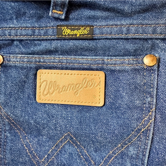 Wrangler shorty booty jean shorts - Picture 4 of 4